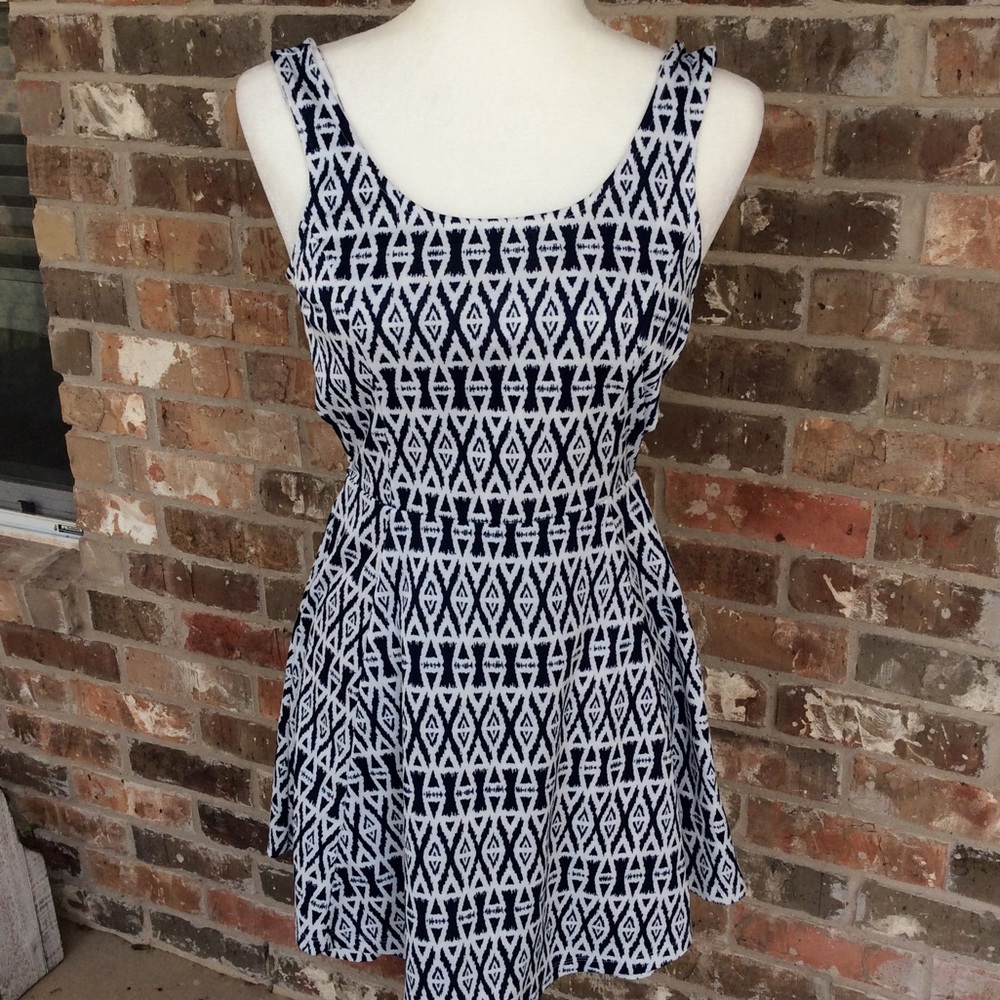 H&M DIVIDED AZTEC PRINT SLEEVELESS DRESS